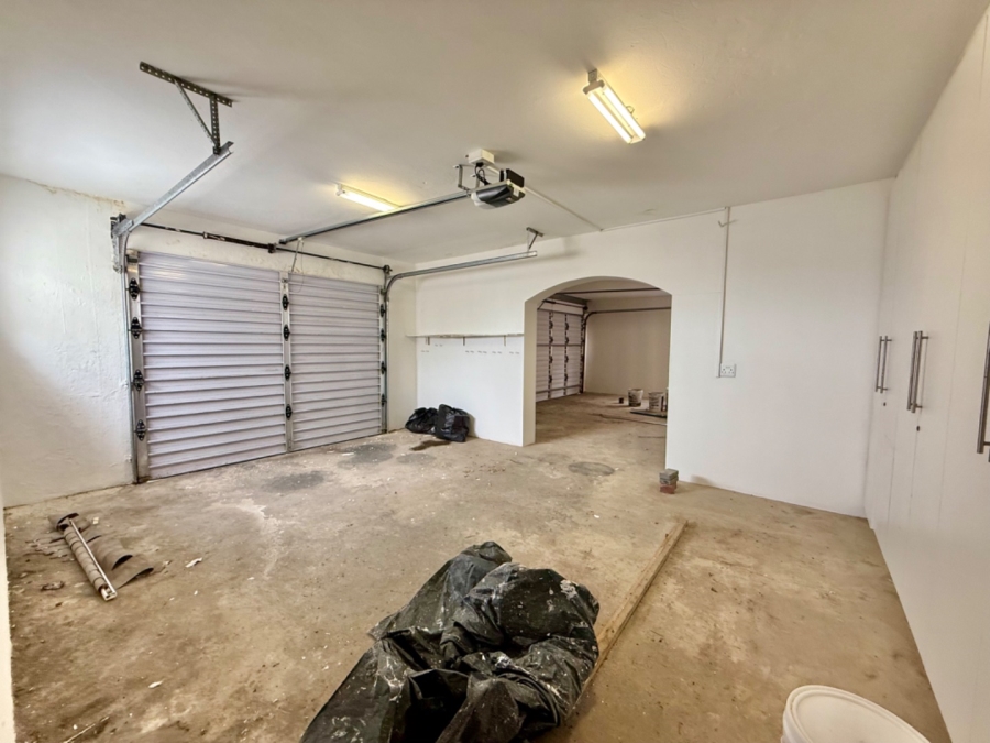 5 Bedroom Property for Sale in Seaview Eastern Cape